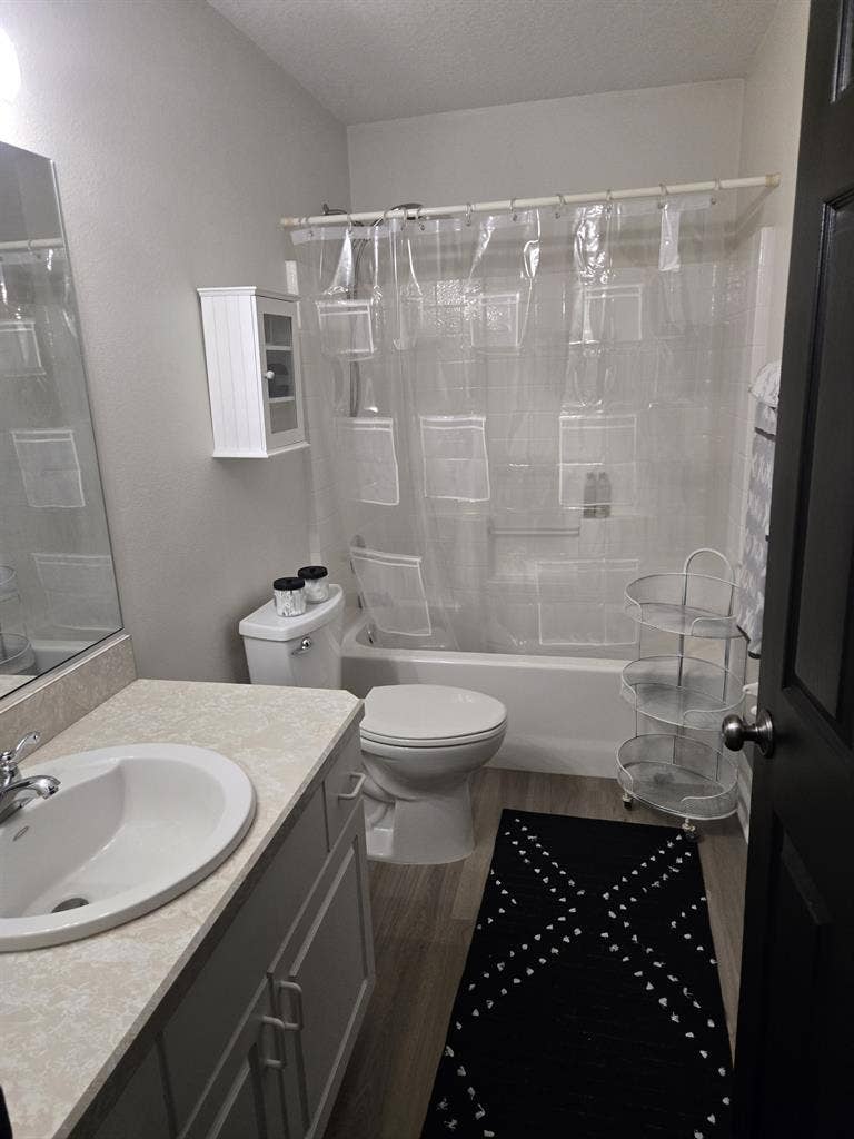 Beautiful 2 Room and bathroom.