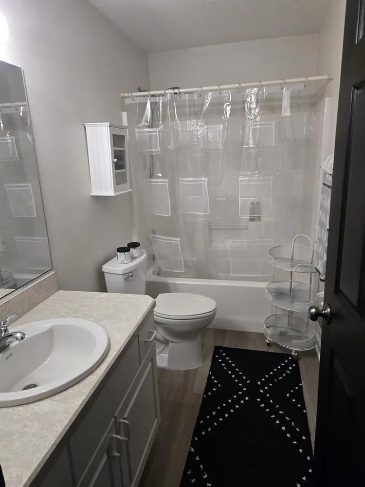 Beautiful 2 Room and bathroom.