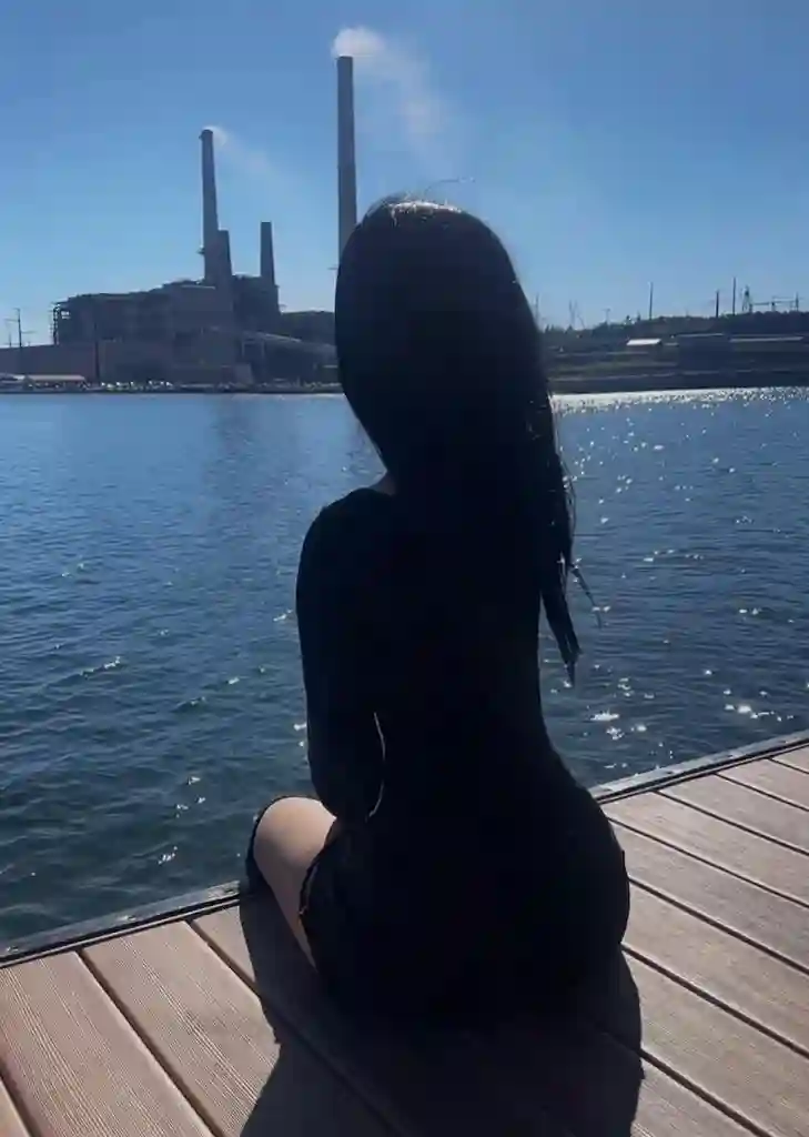 18F looking for a chill roomie