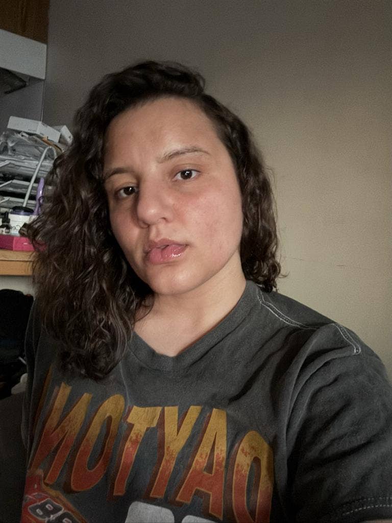 Looking for female roomate