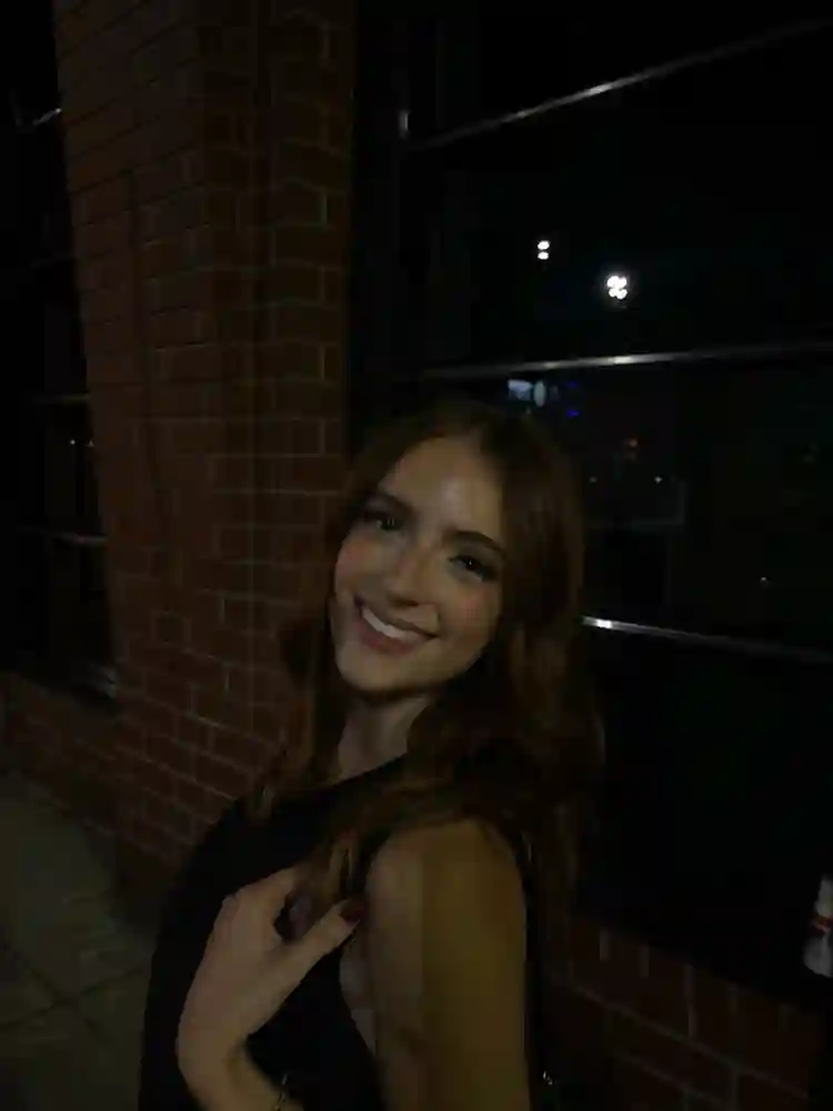Looking for a girl roommate