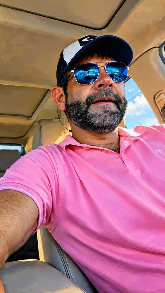 Professional working country guy!