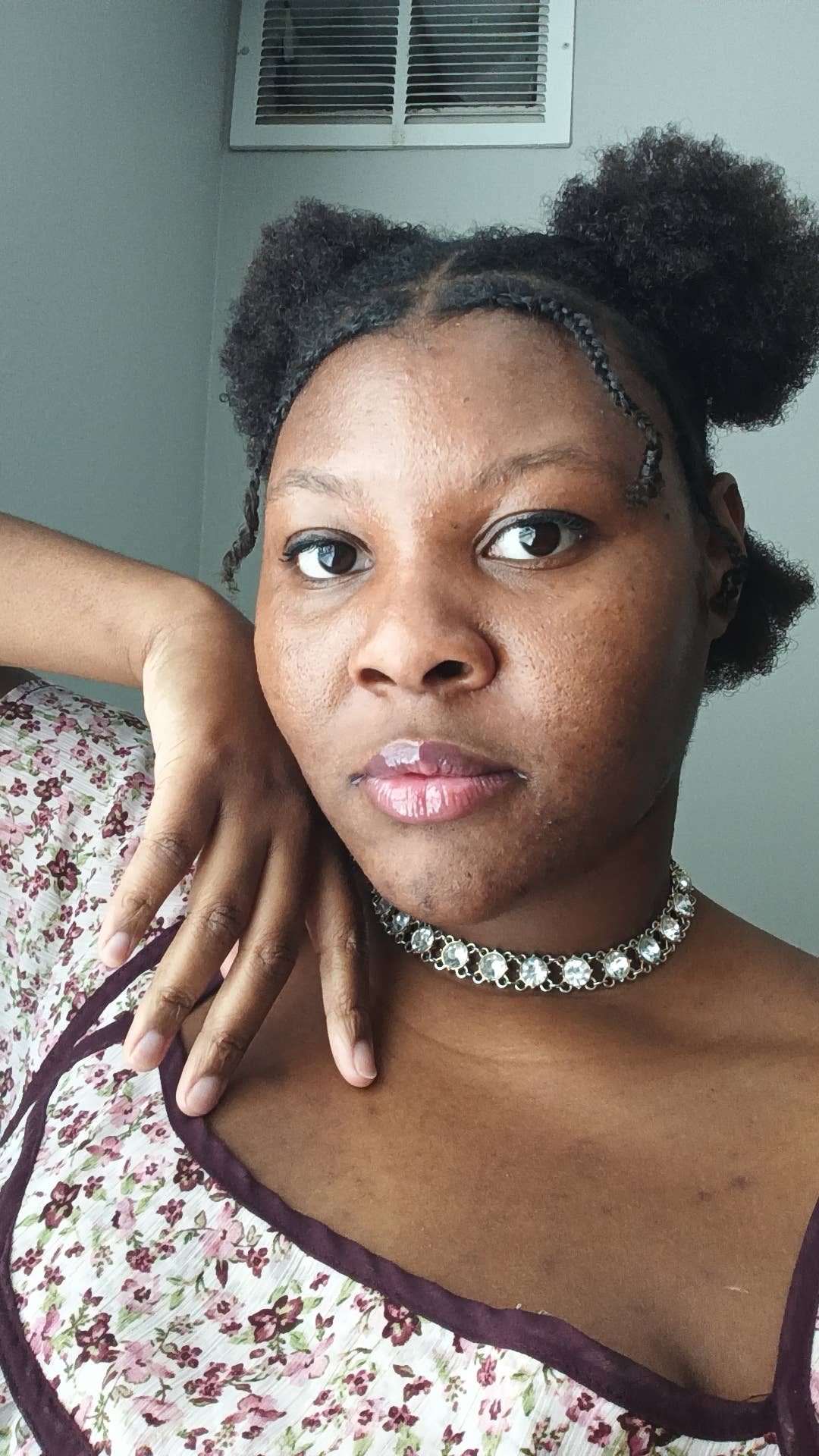 Looking for a room JewelsN face📚