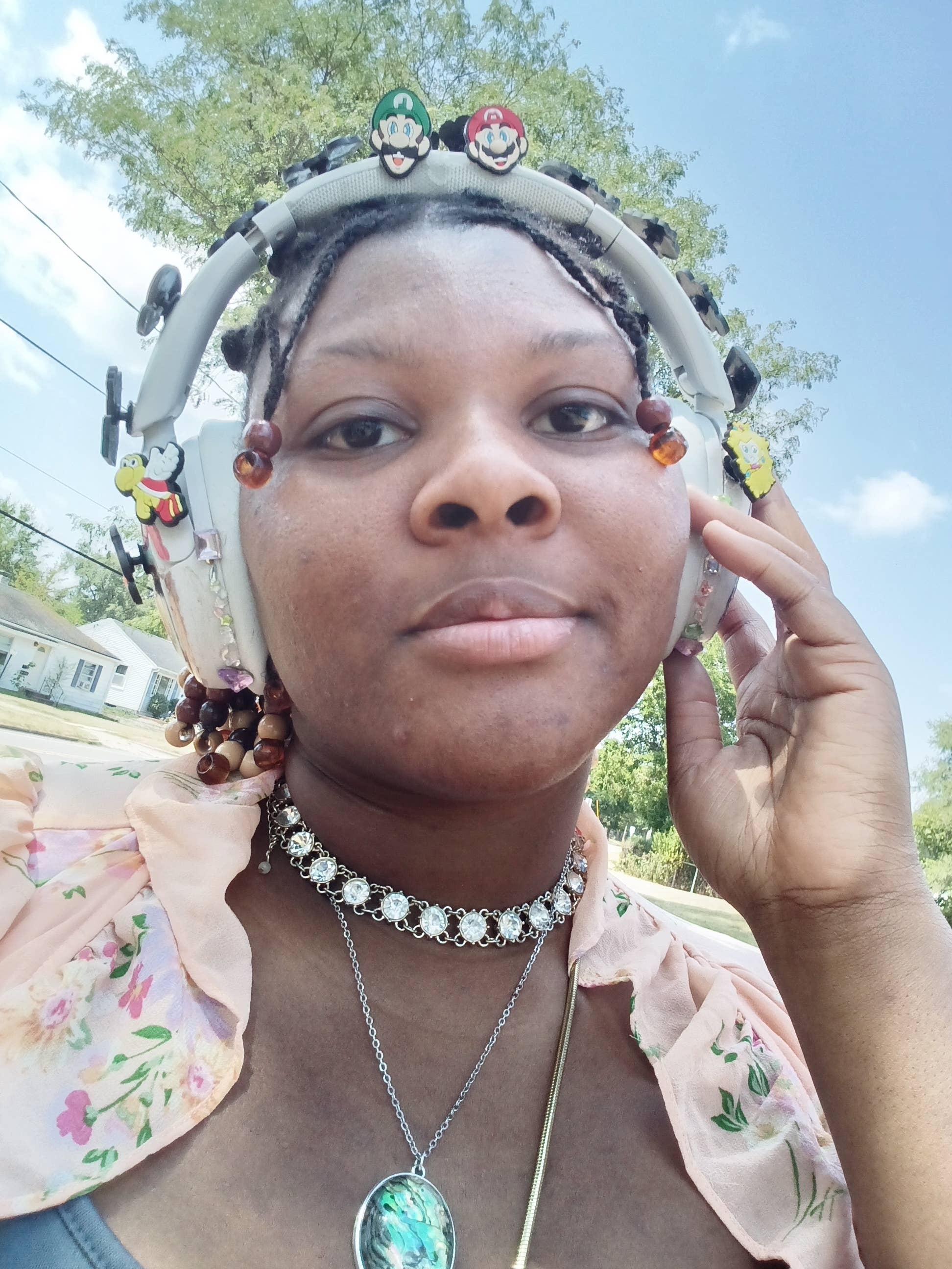Looking for a room JewelsN face📚