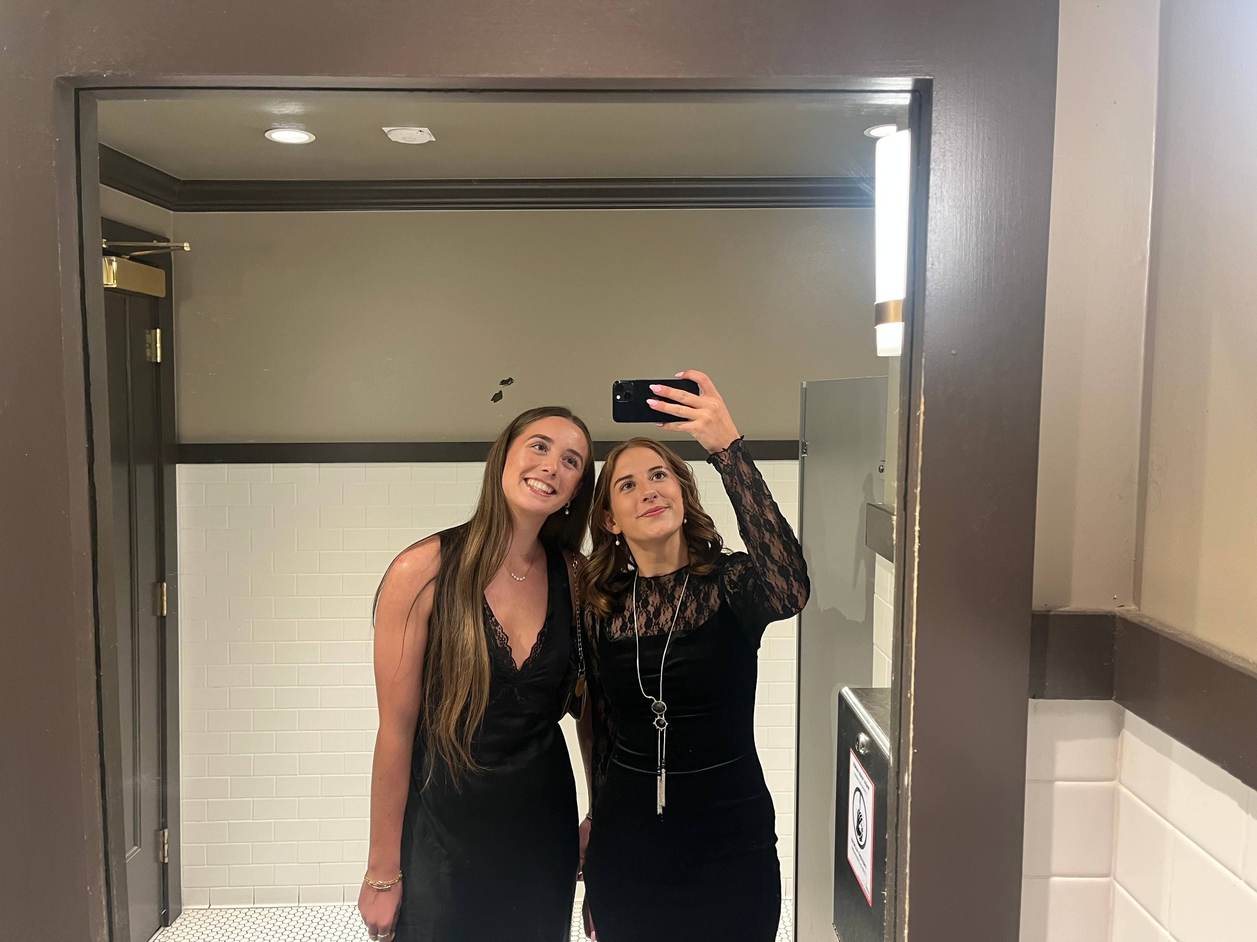 20 yr old F ISO room in petaluma