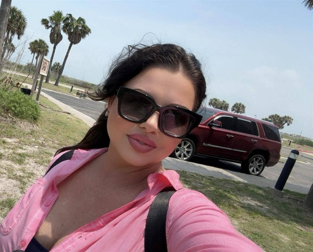 Hi looking for a room share!