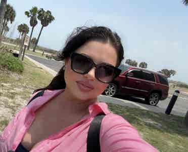 Hi  looking for a room share!
