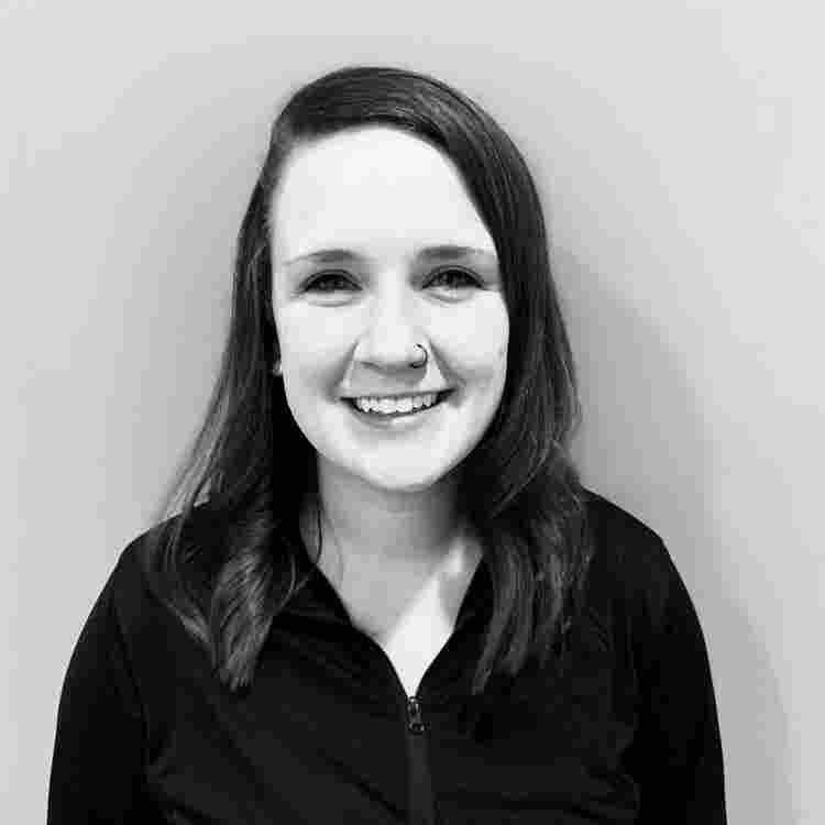 Looking to rent with other females